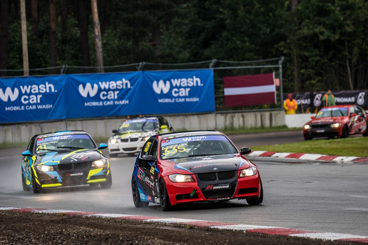 Ragnar racing in BMW 325 Cup