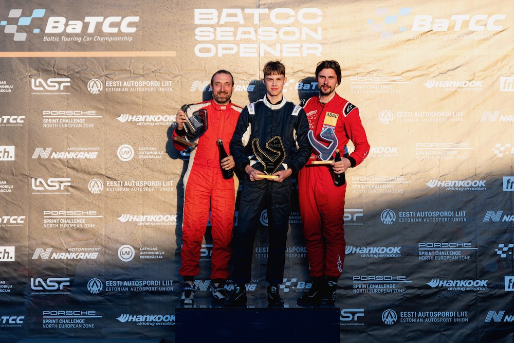 Ragnar on V1600 podium