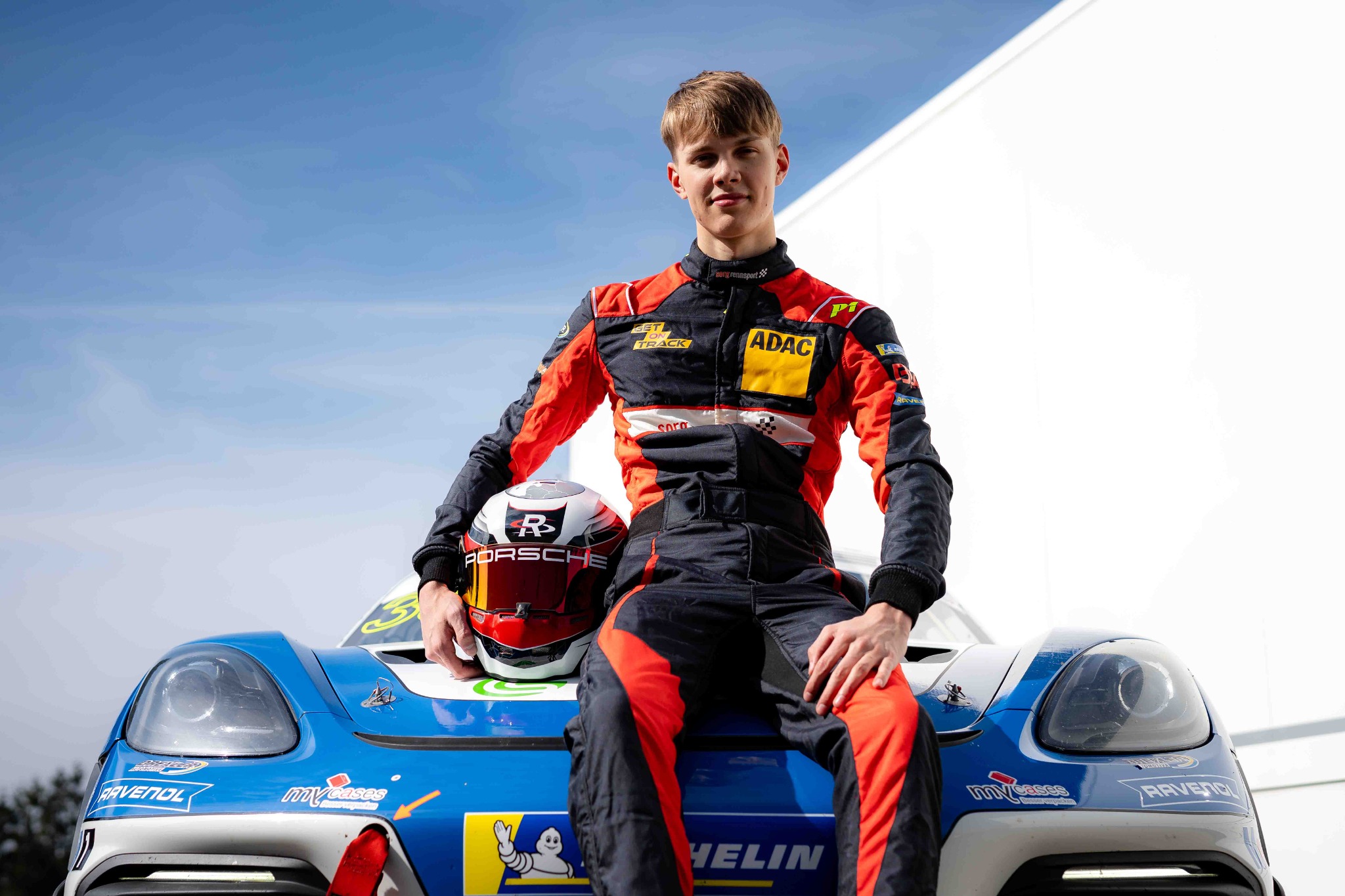 Ragnar Simuland racing in BMW 325 Cup